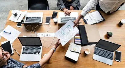 La experiencia de trabajar cuatro días una vez al mes, se suma a otras licencias que ya brinda la empresa para acompañar la experiencia del empleado 