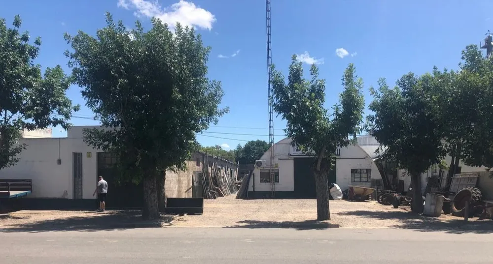 Terreno con galpón en Carmelo.