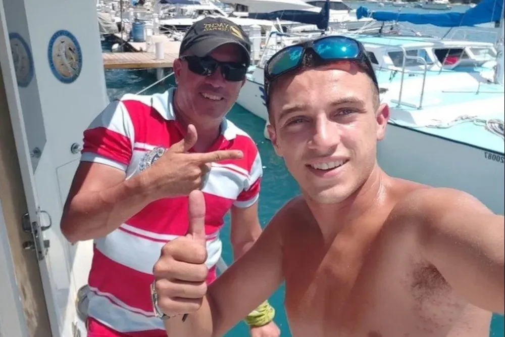 Carlos Eduardo Juárez (45 años) y Renzo Spasiano (20 años), los argentinos que están siendo buscados