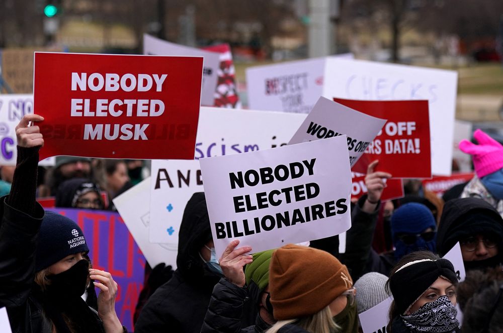 Protesta contra Musk frente al Departamento de Trabajo