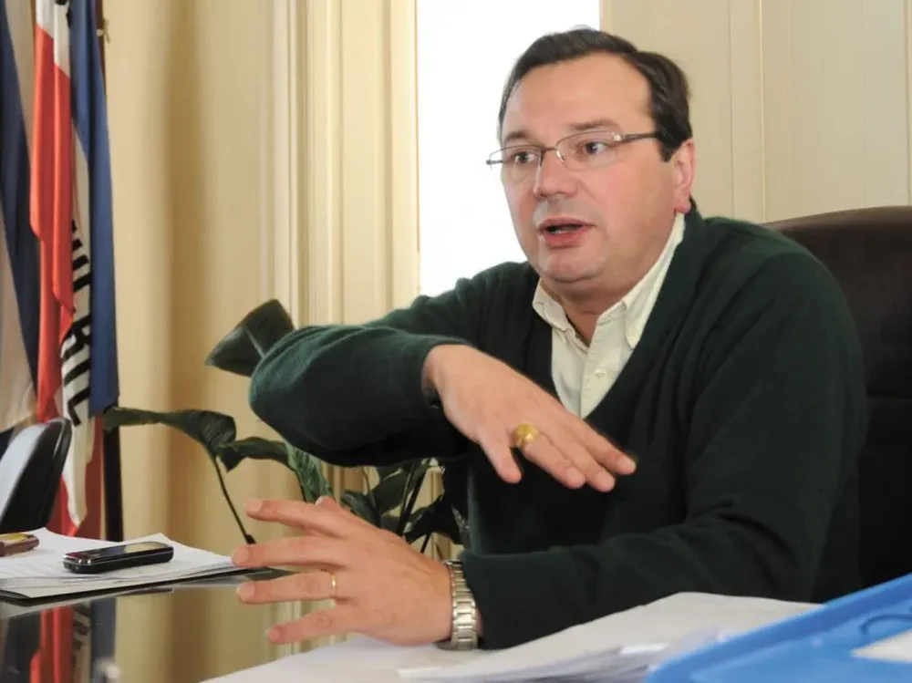 José Luis Falero, intendente de San José.