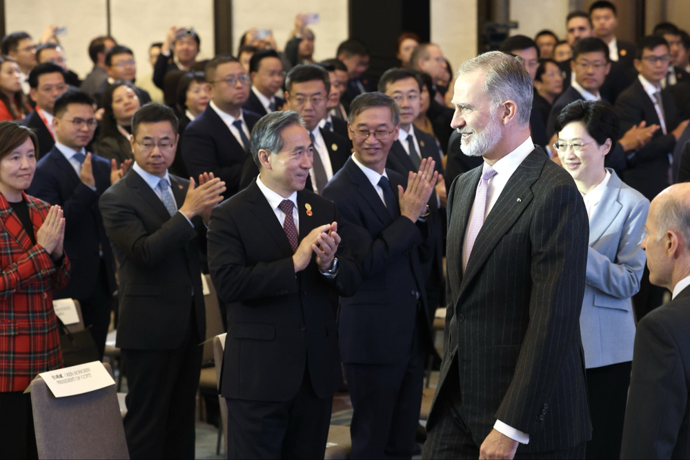 El Rey Felipe Vi en la reunión con empresarios chinos en Chengdú.