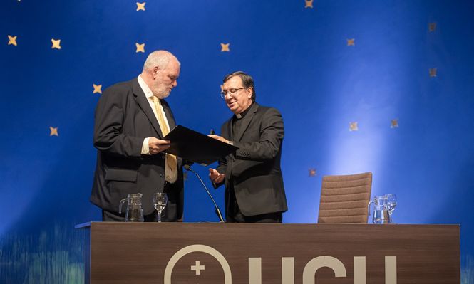 Pablo Atchugarry fue distinguido como doctor honoris causa por la Universidad Católica del Uruguay