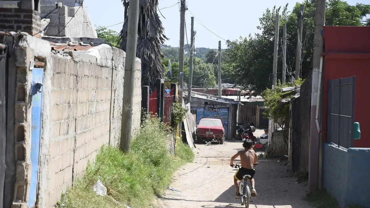 Unas 35.000 personas salieron de la pobreza en 2021 pero se continúa ...