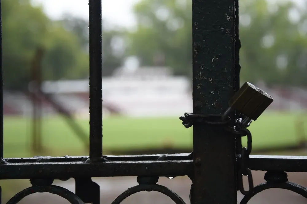 El fútbol sigue suspendido