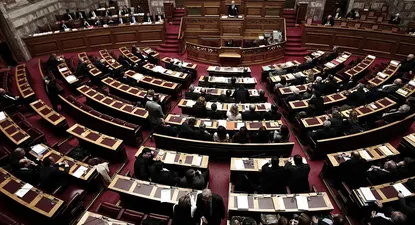 Parlamento griego debe ratificar crédito recibido