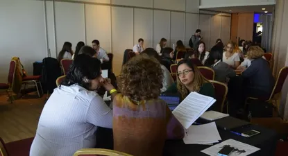 Durante la tarde del sábado, cientos de personas pasaron por el área de CV Checking