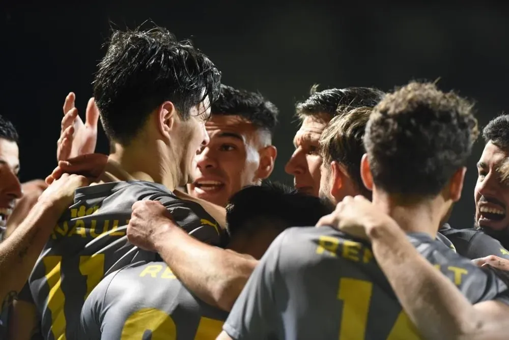 El festejo de uno de los goles de Peñarol ante Wanderers