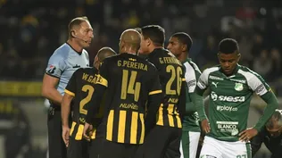 En la Sudameicana 2019, los futbolistas de Peñarol le protestaron a Pitana en el Estadio Campeón del Siglo; derrotaron 2-0 a Deportivo Cali y clasificaron a la siguiente ronda de la Sudamericana