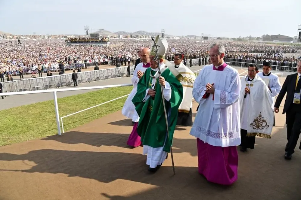 Francisco reunió a más de un millón de fieles este domingo al despedirse de Perú