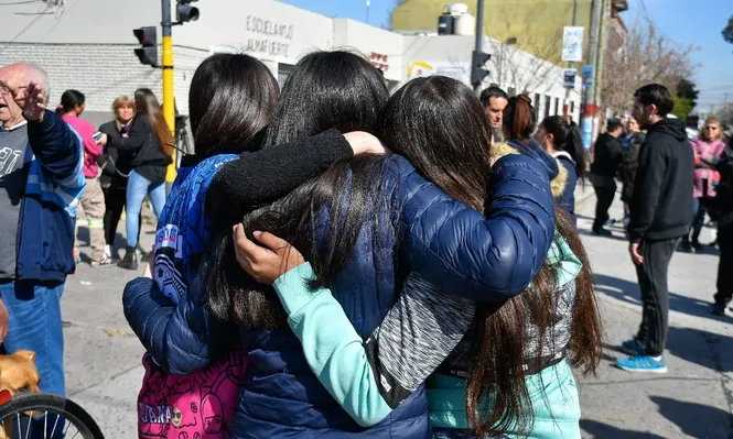 imágnes de dolor tras conocerse la muerte de la niña de 11 años