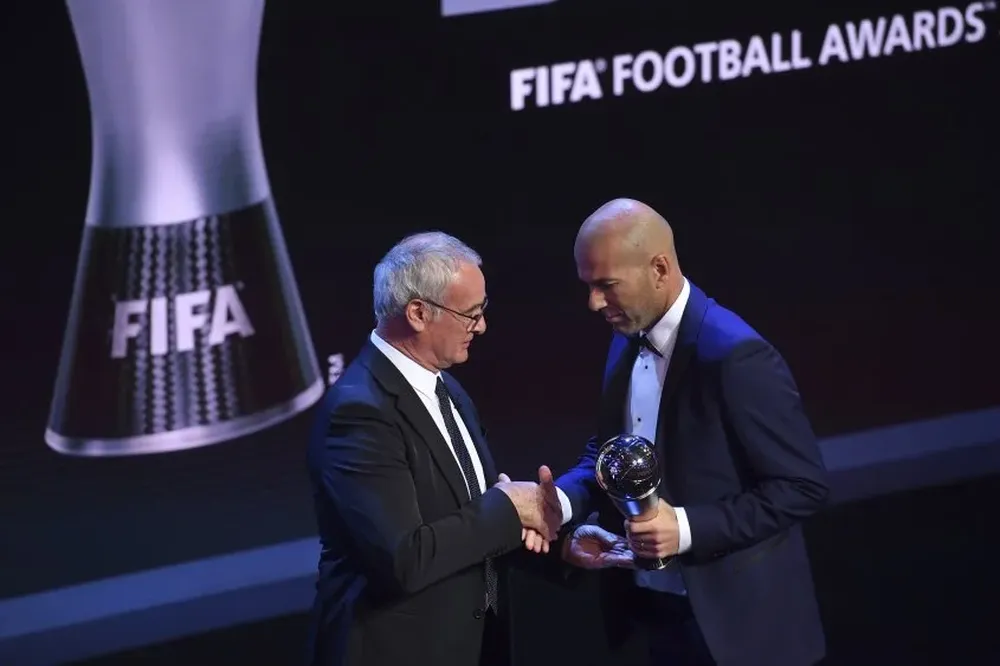 Zinedine Zidane y Claudio Ranieri durante la gala de The Best