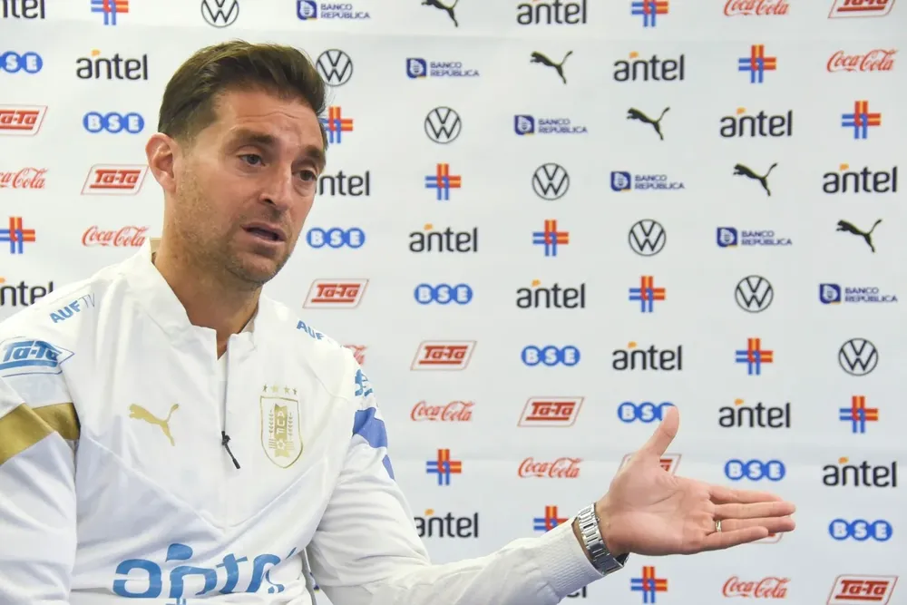 Diego Alonso, entrenador de Uruguay