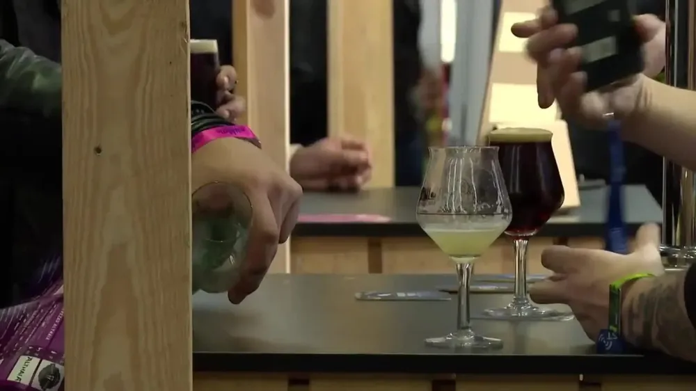 hubo unos 40 estands de cerveceras procedentes de países como Bélgica, Polonia, Quebec, USA, Portugal y Chequia.