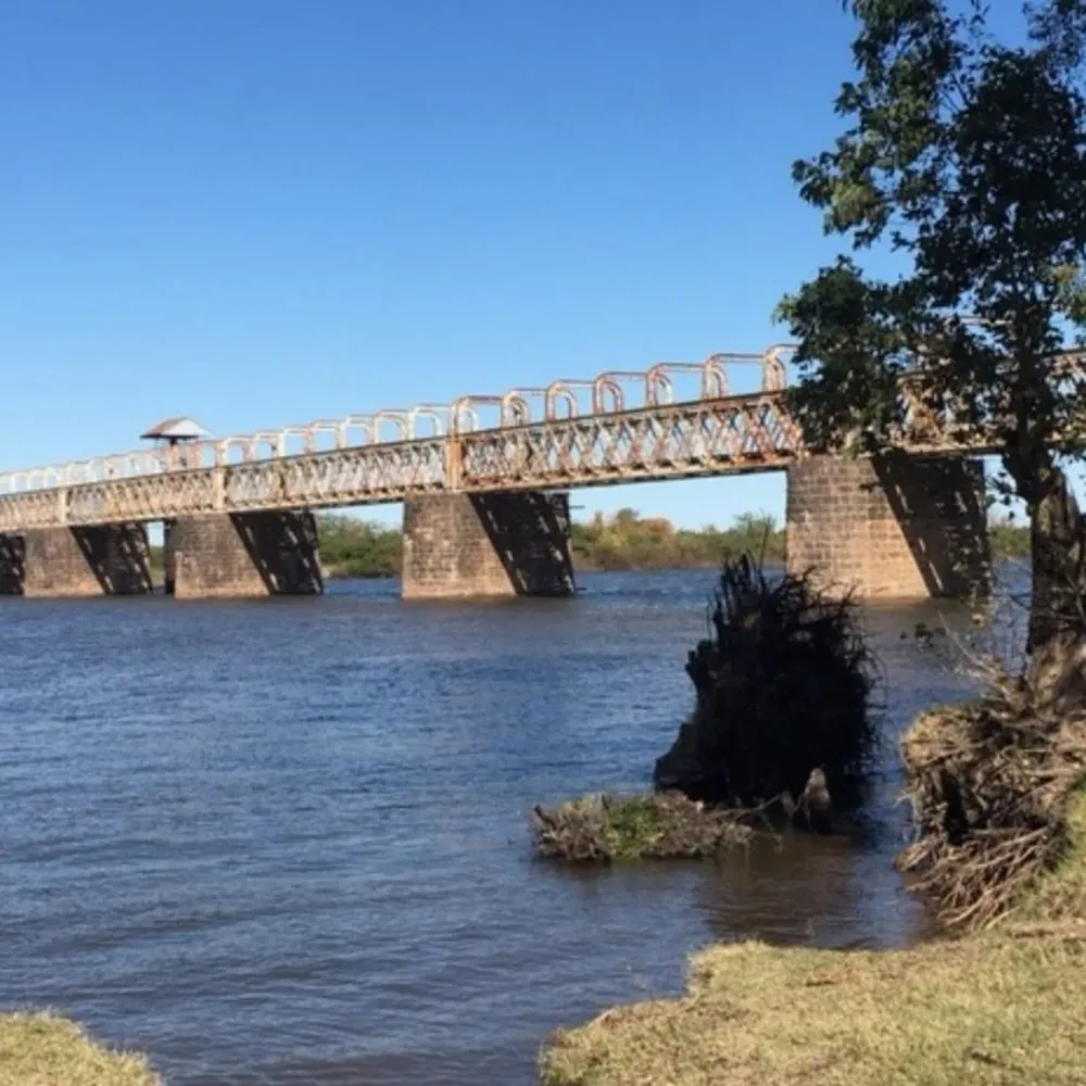 Puente ferrocarril sobre el río Negro en Paso de los Toros, inaugurado el 6 de enero de 1887
