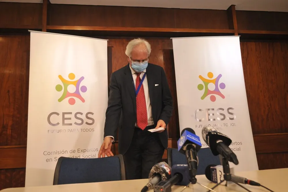 El presidente de la Comisión de Expertos de la Seguridad Social, Rodolfo Saldain, elaboró el segundo borrador del diagnóstico de la reforma jubilatoria