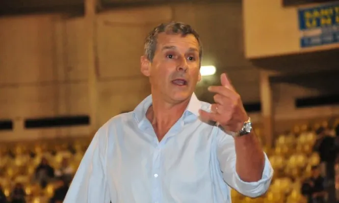 Álvaro Tito el DT de Trouville