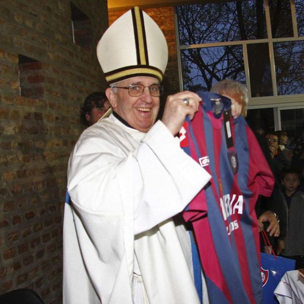 Como buen argentino, nunca abandonó su pasión por el fútbol y, en particular, por su equipo, San Lorenzo.