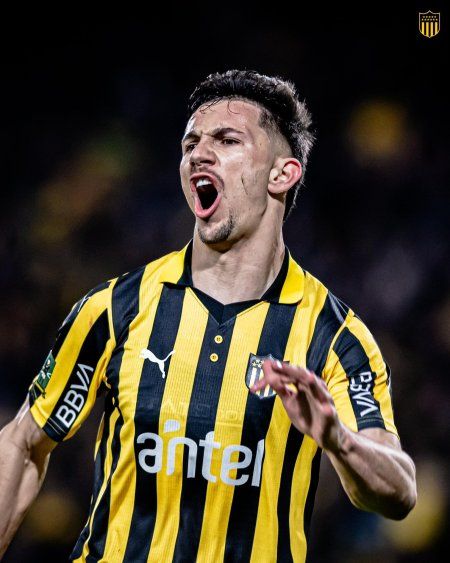 Maximiliano Silvera celebra el gol en Peñarol vs Rampla Maximiliano Silvera celebra el gol en Peñarol vs Rampla