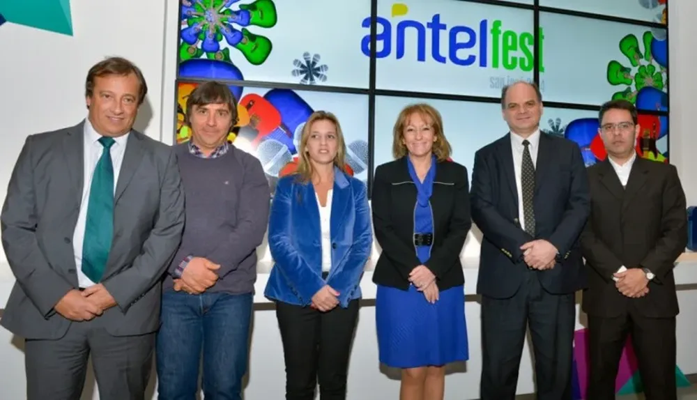 Pablo Barletta, Claudio Picerno, Natalie Frider, Carolina Cosse, Horacio Andrés Tolosa y Rolando Silveira.