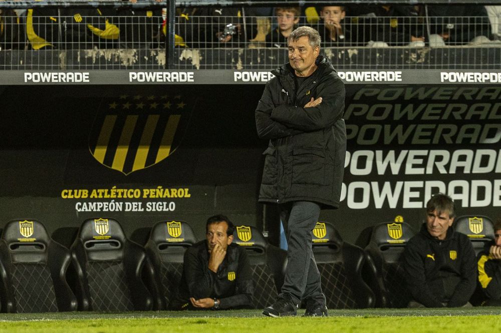 &nbsp;Diego Aguirre en el partido contra Danubio