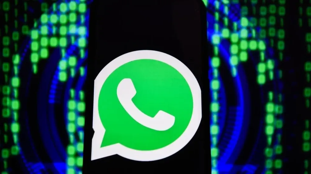 Whatsapp reveló el lunes que piratas informáticos consiguieron instalar un software con un sistema de vigilancia remota en algunos teléfonos celulares