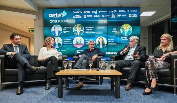 Representantes de telefónicas y cableoperadores con el presidente de Antel&nbsp;