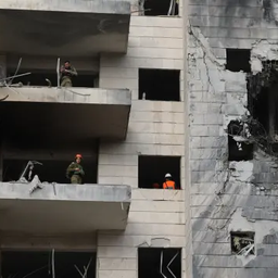 Un edficiio destruido en Tel Aviv por misiles iraníes.