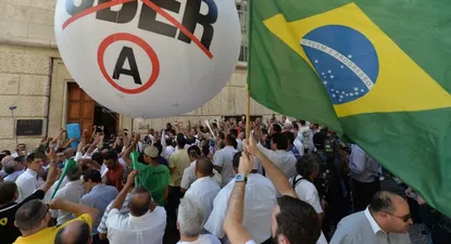 Los taxistas de todo el mundo unidos contra el avance de Uber