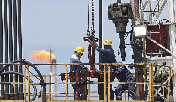 Mega acuerdos petroleros dan paso a una era de incertidumbre energética