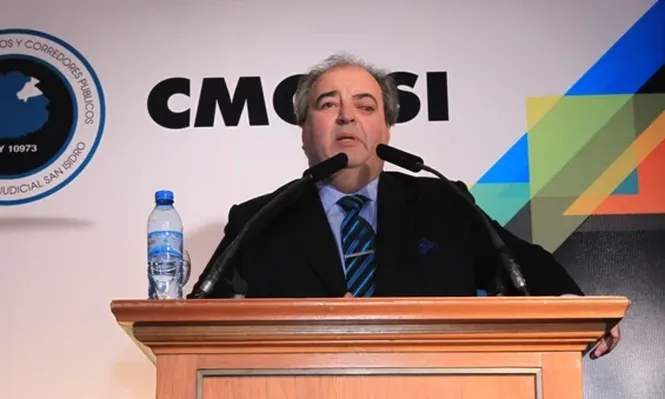 Carlos María Ipuche participando de una exposición a nivel internacional.