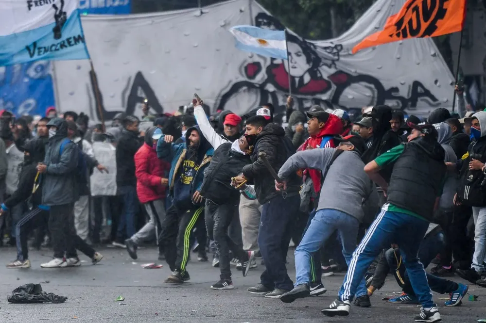 Una protesta en las afueras del Congreso argentino a fines de octubre, cuando se votaba el presupuesto