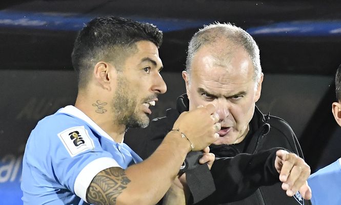 Luis Suárez vs Marcelo Bielsa: hay algo que no encaja en esta fractura expuesta en la selección de Uruguay