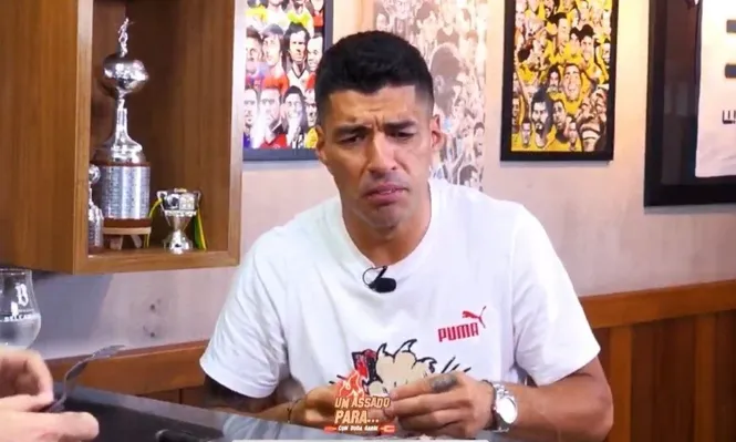 La cara de Luis Suárez cuando probó el asado