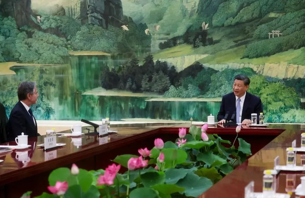 Antony Blinken junto al presidente chino Xi Jinping