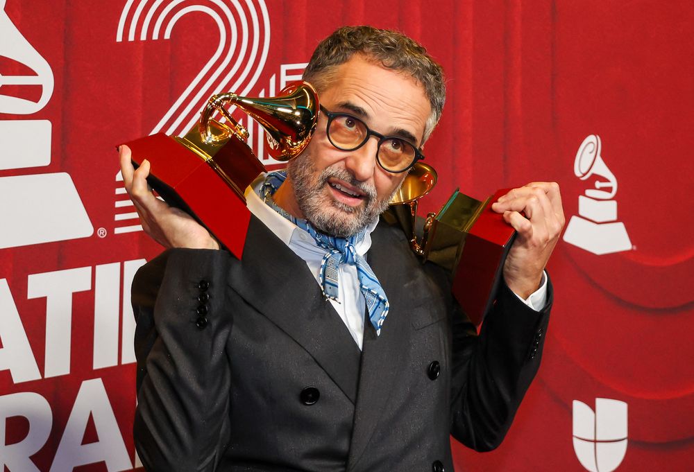 Jorge Drexler con sus Grammy Latino