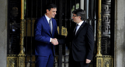 El presidente del Gobierno español, Pedro Sánchez y Carles Puigdemont, líder de Junts en un encuentro en 2016.