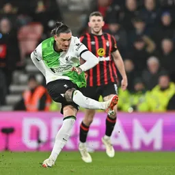 Darwin Núñez vuelve a defender a los reds Darwin Núñez vuelve a defender a los reds