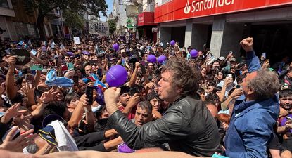 Milei, fuerte contra Cristina Kirchner y con un guiño a Macri