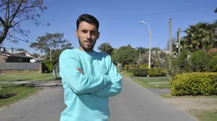 Mide 1,86 m y tiene 26 años
