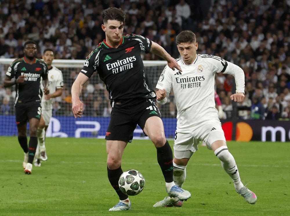 Federico Valverde de Real Madrid ante Declan Rice de Arsenal por la Champions League Federico Valverde de Real Madrid ante Declan Rice de Arsenal por la Champions League