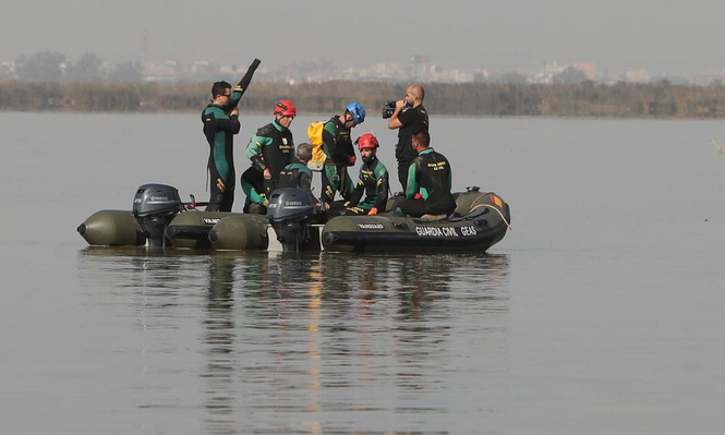 Un buque, buzos y drones buscan a los desaparecidos: creen que ya están en el mar