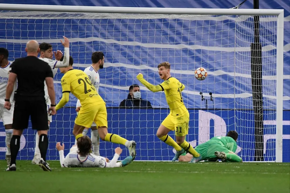 El gol de Alonso, luego anulado por el VAR