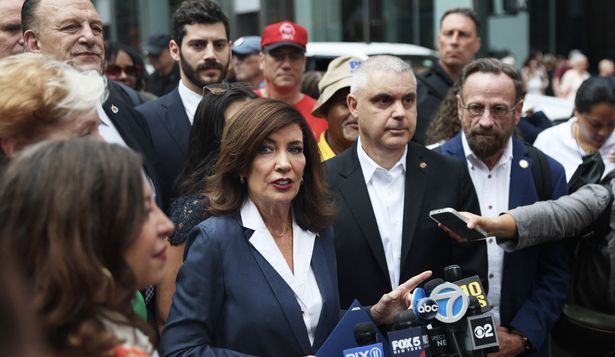 La gobernadora de Nueva York, Kathy Hochul, respaldó al candidato demócrata para la alcaldía de la ciudad, Zohran Mamdani.