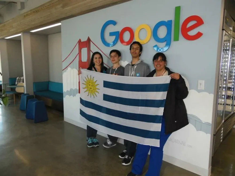 Ezequiel Pereira (tercero contando desde la izquierda) en las oficinas de Google