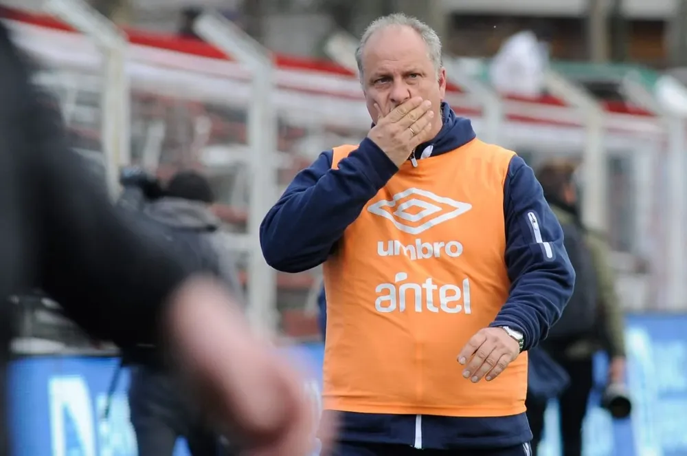 La cara de Alejandro Cappuccio en el Saroldi lo dice todo; existe una gran preocupación acerca de su futuro en Nacional