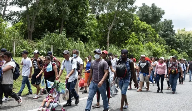 Inmigrantes indocumentados en EEUU pagaron casi 100 mil millones en impuestos en 2022: qué pasaría si los blanquearan