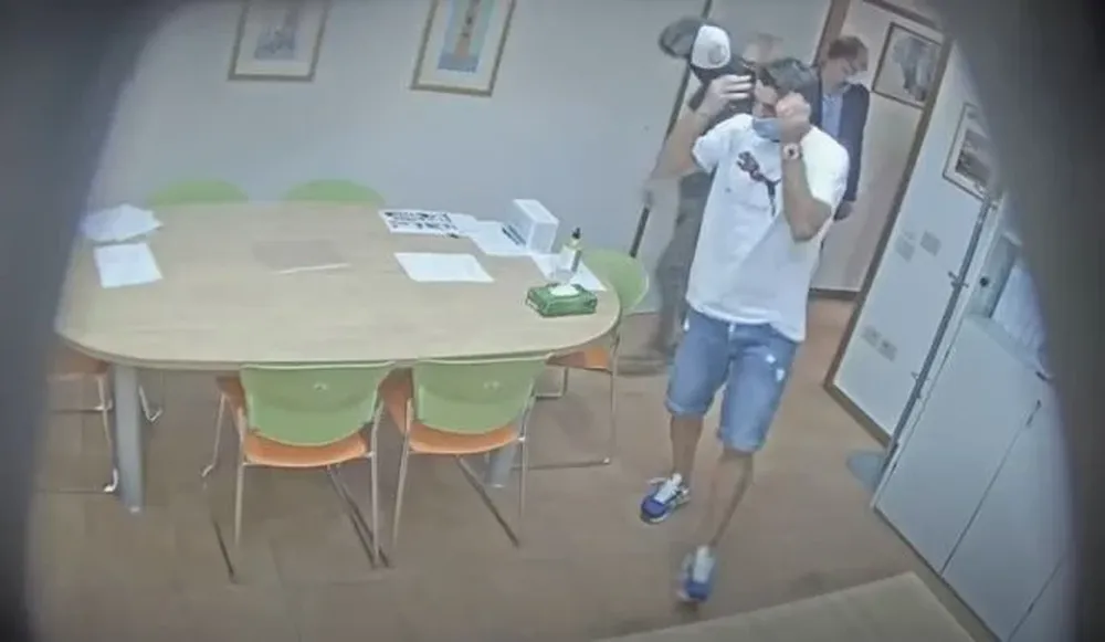 Luis Suárez en el examen de italiano: tras la prueba le pidieron fotos