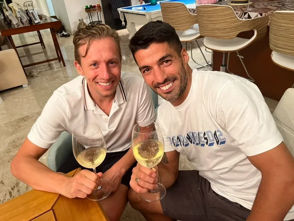 Luis Suárez y Lucas Leiva se reencontraron cuando el uruguayo firmó en Gremio