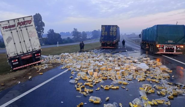 Dos camiones con remolque provenientes de Brasil chocaron en Ruta 8: la ruta estuvo parcialmente obstruida